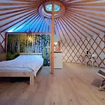 Jurta Na Skraju Lasu * Zawady (Lask)