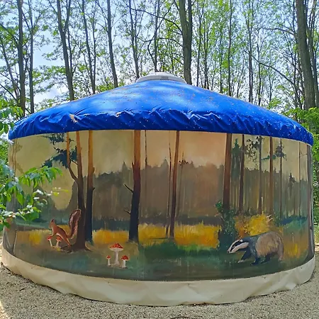 Jurta Na Skraju Lasu