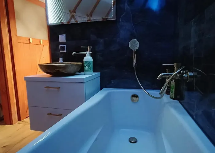 Jurta Na Skraju Lasu