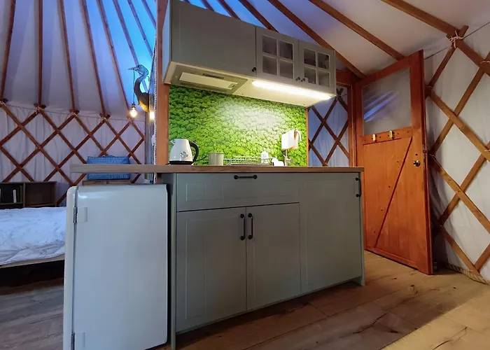 Jurta Na Skraju Lasu