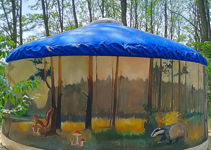 Jurta Na Skraju Lasu